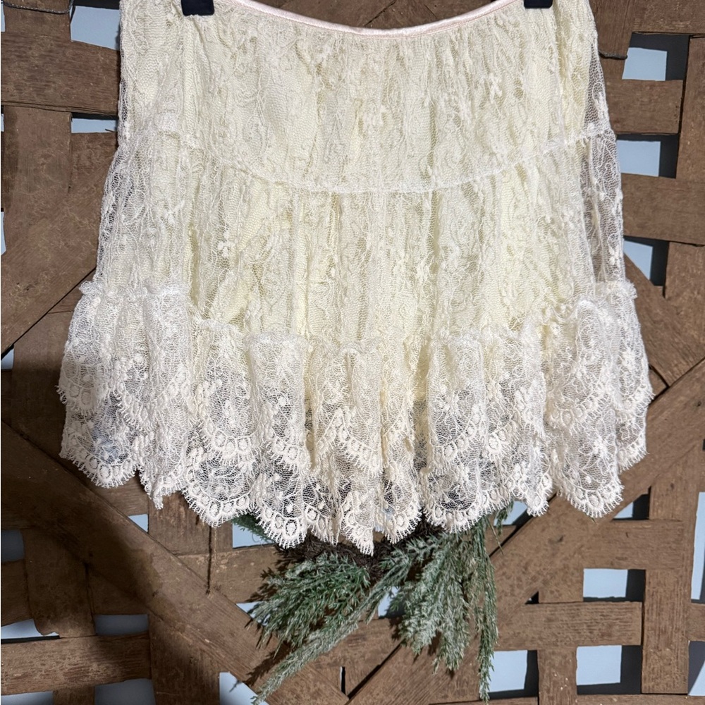 Ryu Cream Lace Detail Skirt lined - Picture 3 of 11
